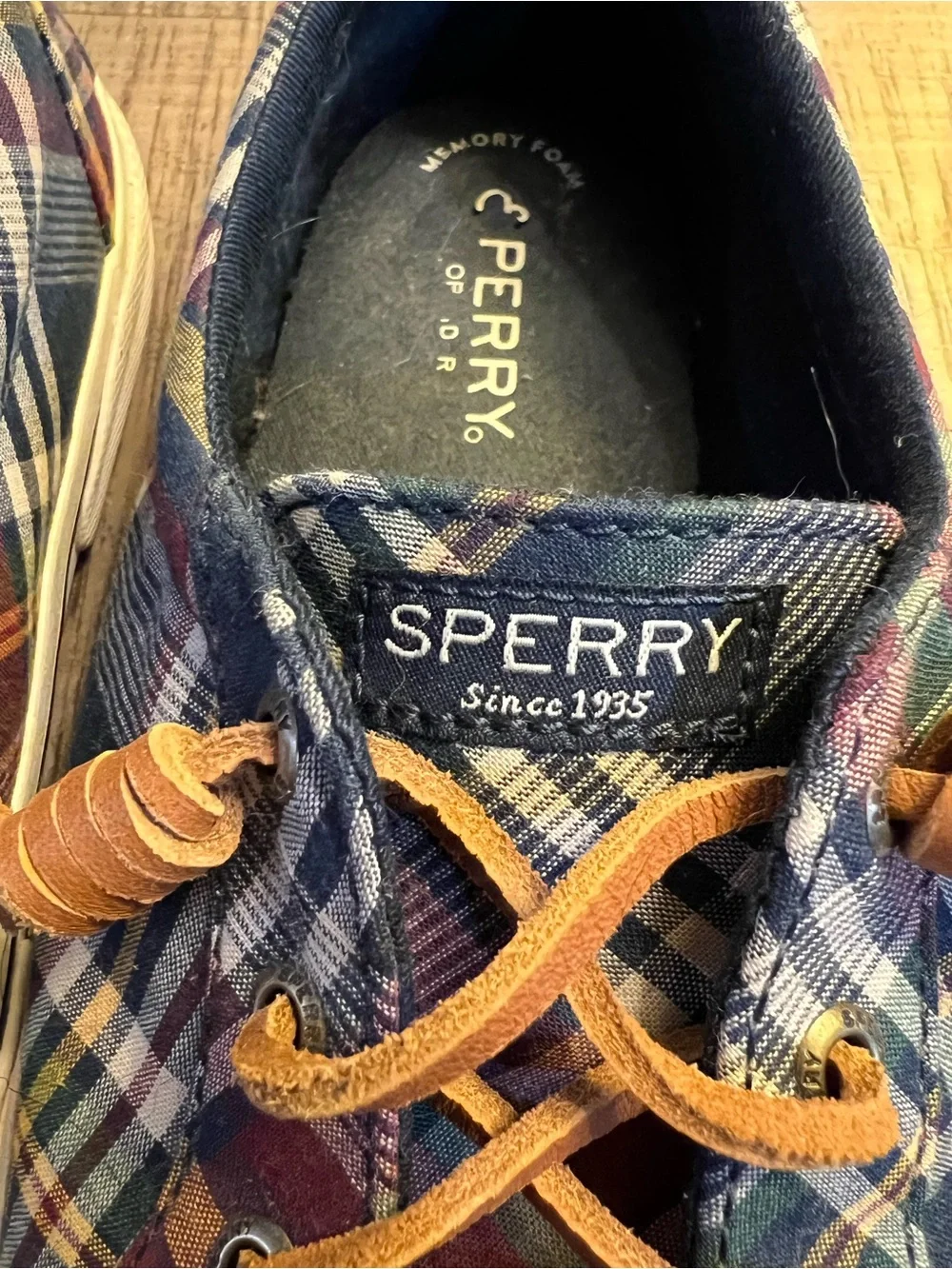 Sperry Plaid Canvas Pier Wave Slip on Boat Shoes w/Brown Leather Laces. Size 8